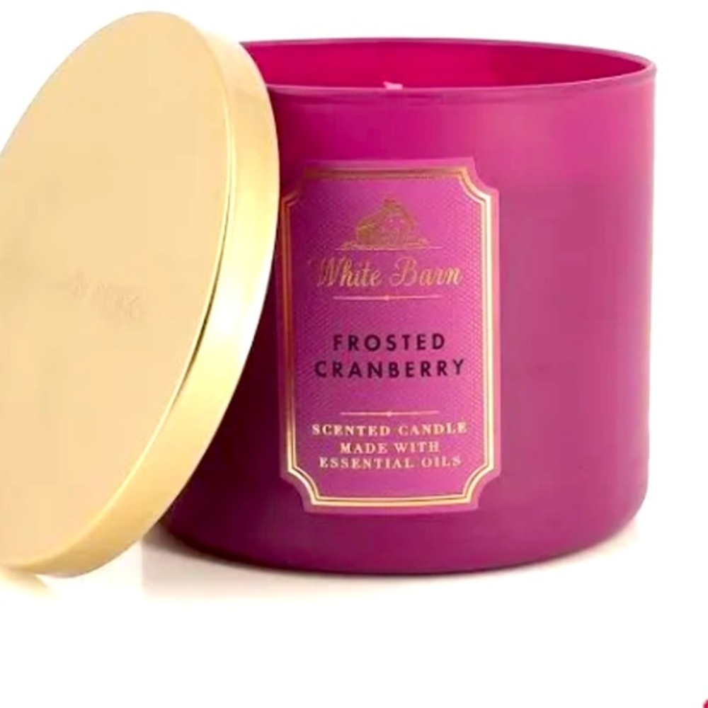 White Barn Frosted Cranberry Candle 🕯️